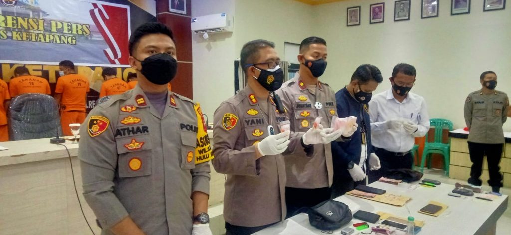 Kapolres Ketapang AKBP Yani Permana,  saat memberikan keterangan pers di Mapolres Ketapang 16/8/21. ( Foto Yasmin Umar)