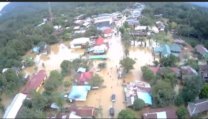 Banjir TayapDebit Air Terus Naik