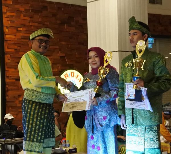 Indra Kurniawan dan Eva Firnasari Juarai Festival Dendang Melayu 2022
