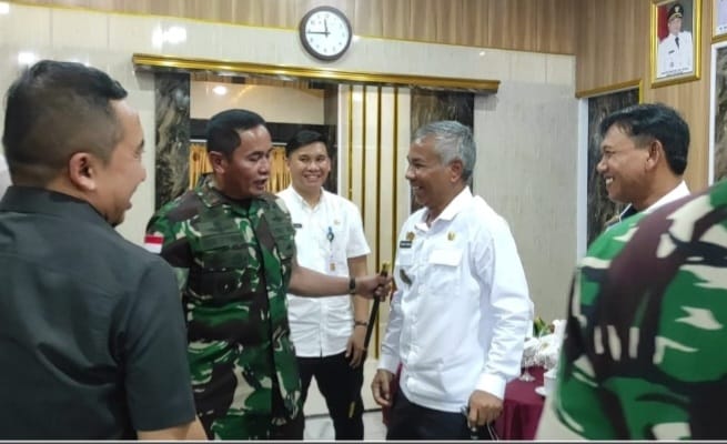 Bupati , Wabup , Sekda dan Ketua DPRD Sambut Pangdam di Bandara