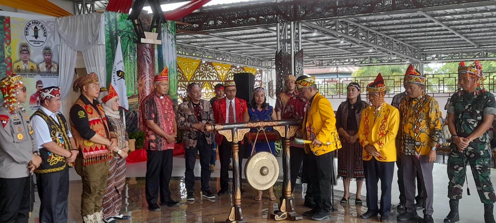 Bupati Buka Pentas Seni Budaya Dayak (PSBD) IX