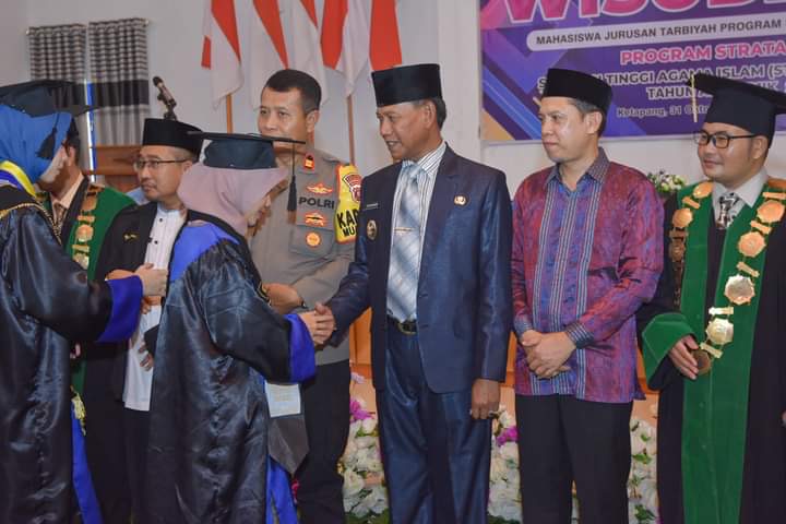 Wakil Bupati Hadiri Wisuda XVII STAI Al Haudz