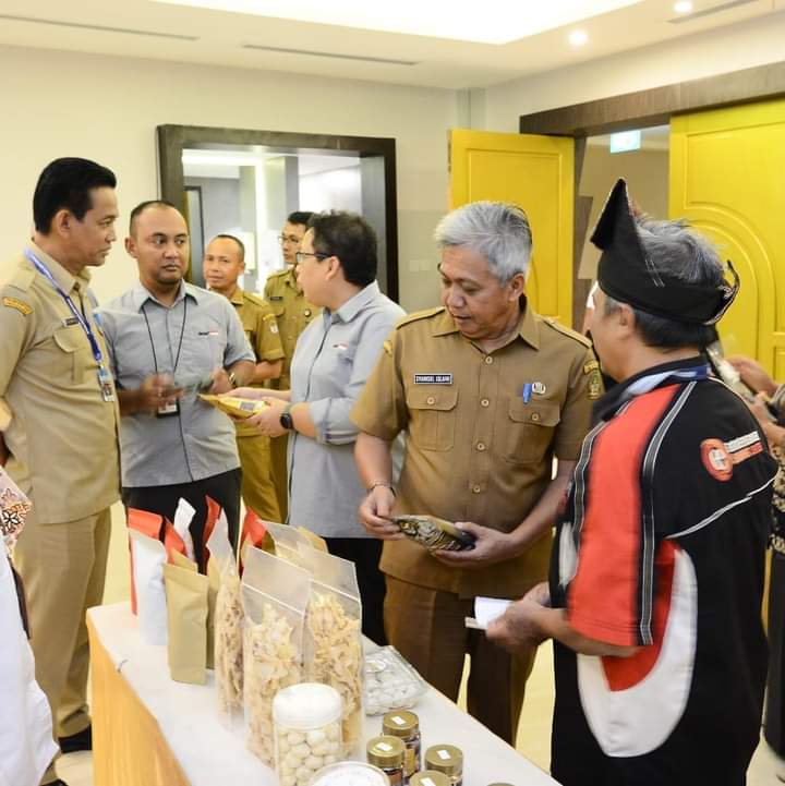 Asisten II Setda Buka FGD Penguatan Usaha Mikro Berdaya Saing