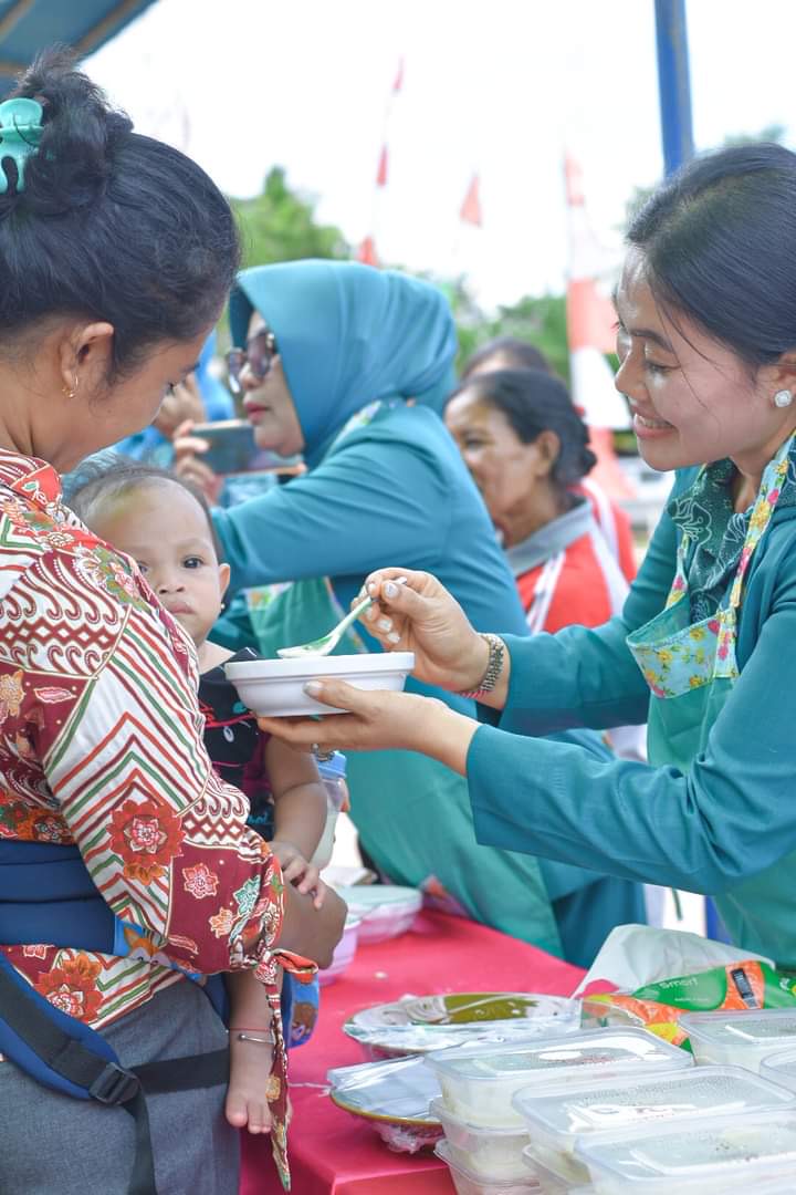 Pemberian Makanan Tambahan Bayi Stunting dan Demo Gizi
