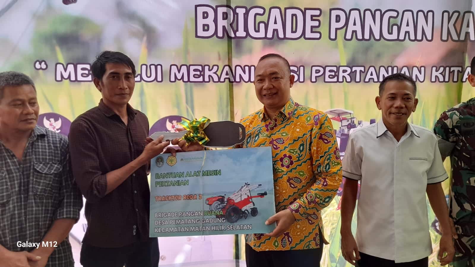 Kementerian Pertanian Telah Serahkan 12 Combine, 12 Traktor Roda 4 dan 24 Traktor Roda 2 ke Brigade Pangan Ketapang