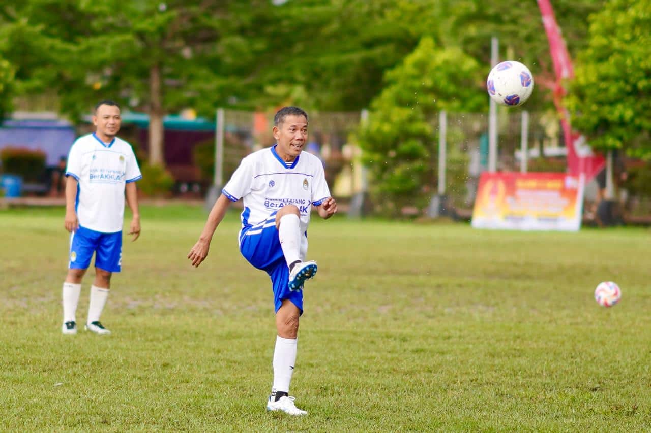 Wakil Bupati Buka Sepakbola U-12 dan Kompetisi U-45 Piala Ketua DPRD