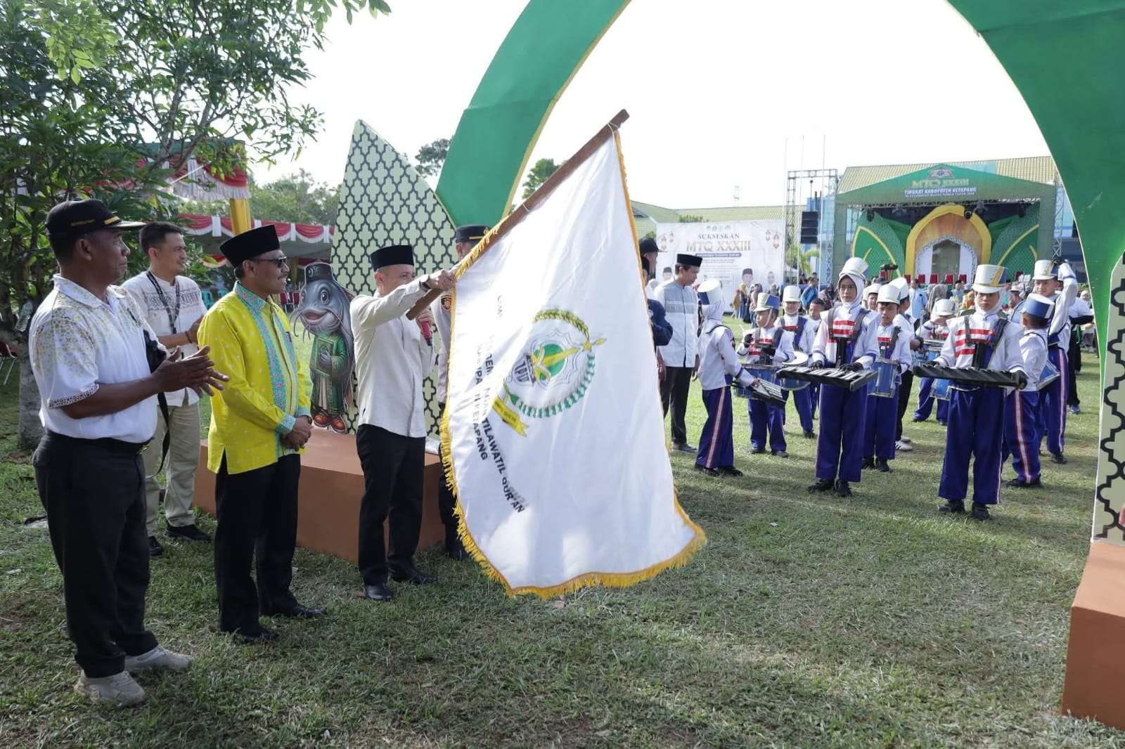 Sekda Lepas Pawai Ta’arufdi Kecamatan Muara Pawan